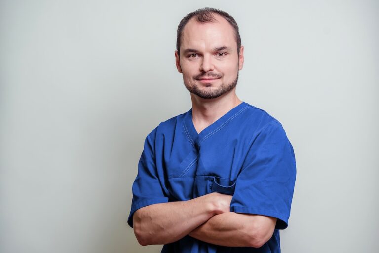 Dr. Ruslan Štapenko